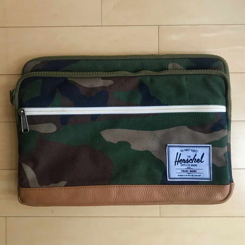 Hershel camo laptop sleeve